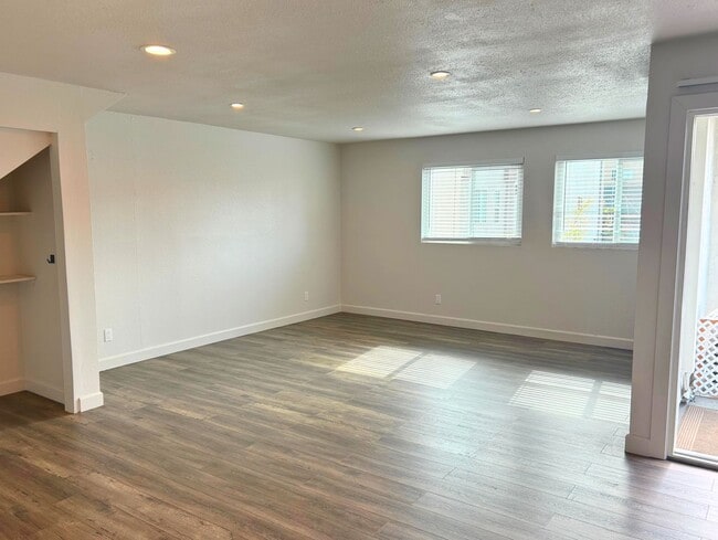 Building Photo - 4120 Third Ave