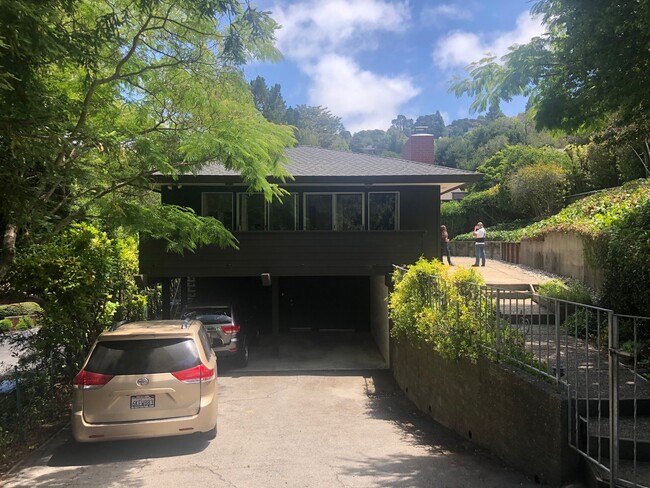 Building Photo - 201 Chapman Rd