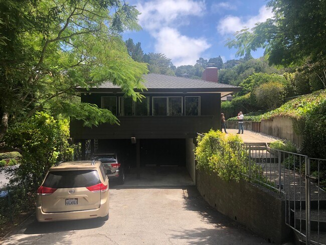 Foto del edificio - 201 Chapman Rd