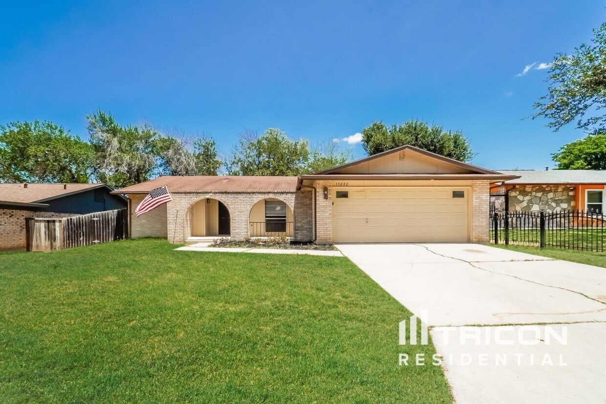 Foto principal - 15022 Old Creek St