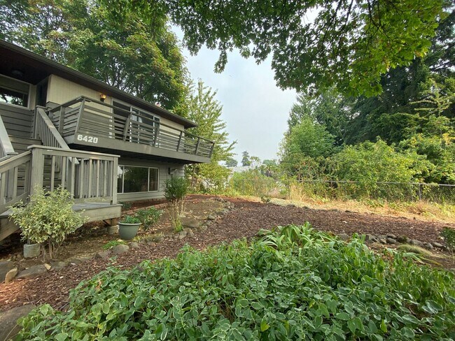 Foto del edificio - Updated Tukwila Home Minutes From Southcenter