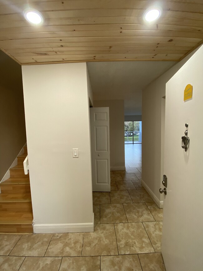 9355 Fontainebleau Blvd Unit C222, Miami, FL 33172 Condo for Rent in