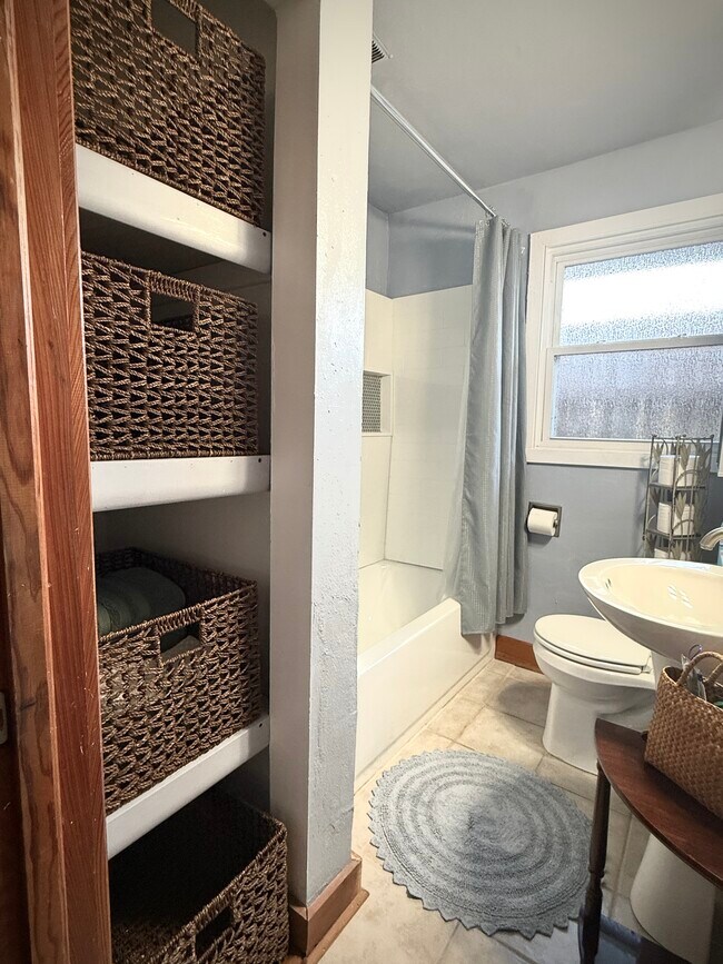 Dormitorio 2 Baño del pasillo (preparado) - 3311 River Rd