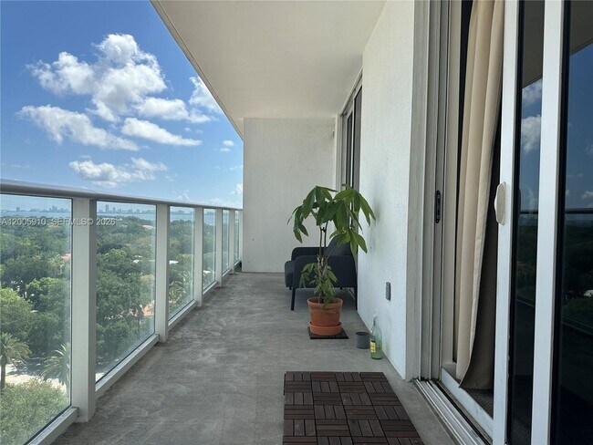 Foto del edificio - 4250 Biscayne Blvd