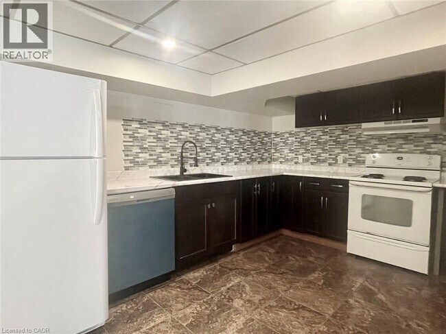 Photo du bâtiment - 19 Hahn Pl