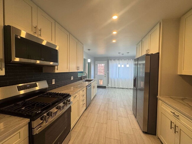 Photo - 2025 Lee St House