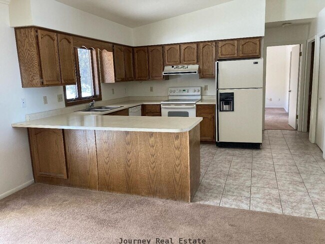 Building Photo - APPLY NOW - 48 Dressage Circle