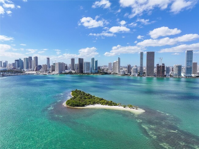 Building Photo - 2020 N Bayshore Dr
