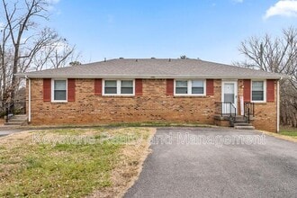Building Photo - 1600 Paradise Hill Rd