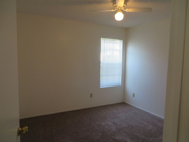 Building Photo - 2217 Katy Ln