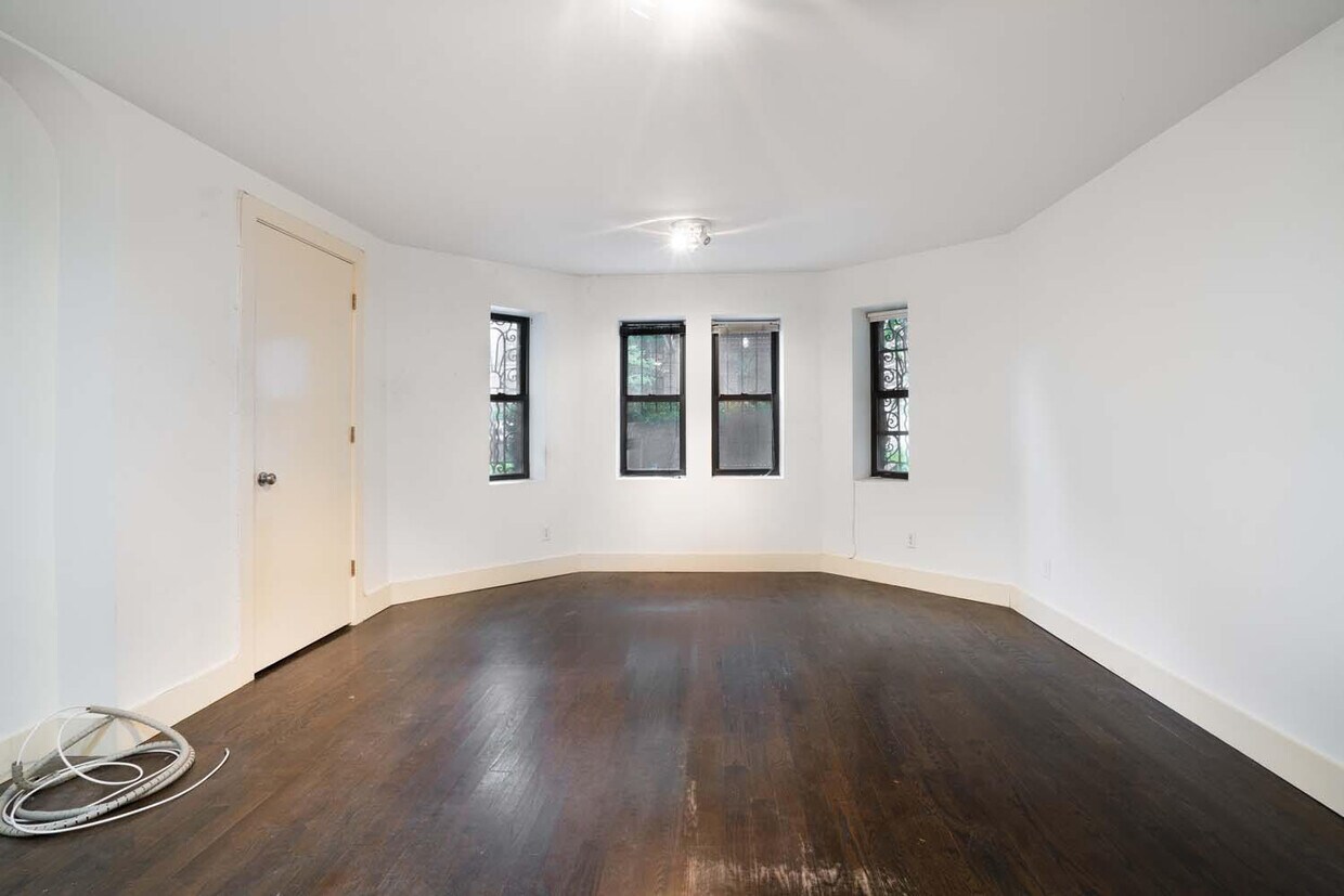 Primary Photo - 825 Saint Marks Ave