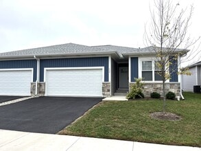 Building Photo - 724 Mallard Dr