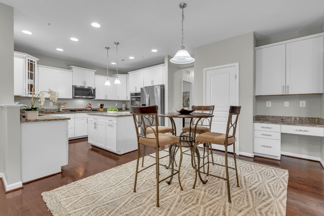 Building Photo - 7592 Holly Ridge Dr