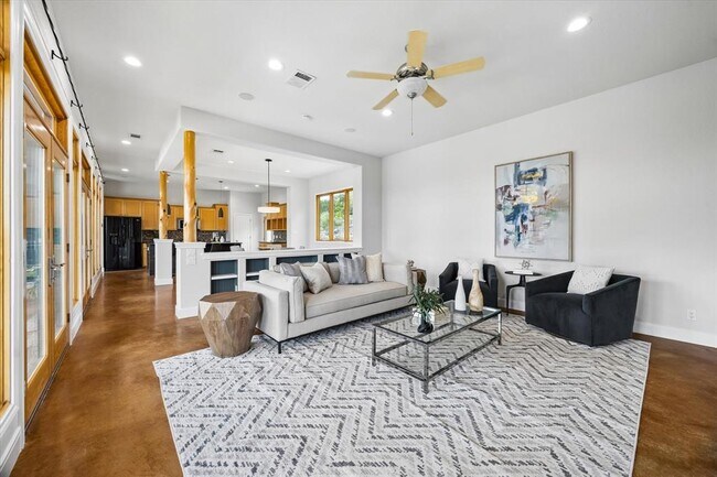 Foto del edificio - 4004 Cloudy Ridge Rd