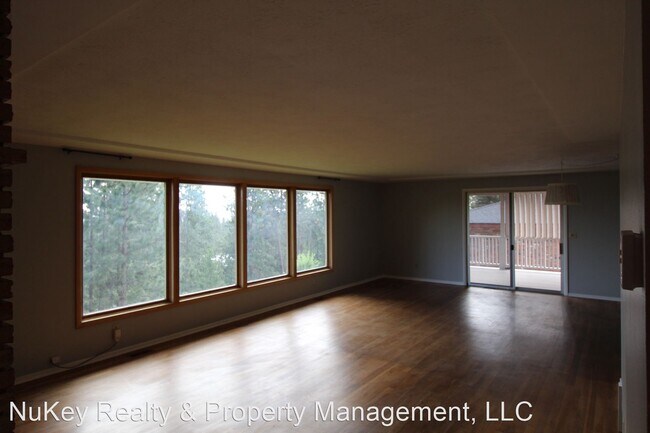 Building Photo - 4 br, 3 bath House - 2827 W. Weile Ave.