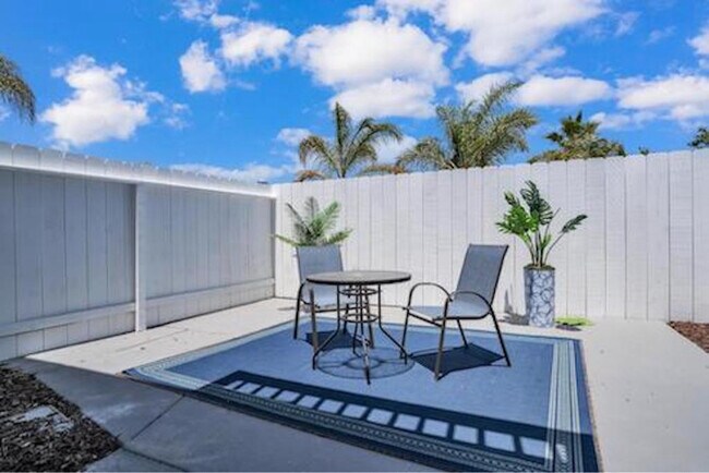 Foto del edificio - 3784 Nectarine Cir