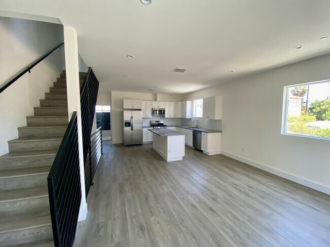 Building Photo - 4557 Pickford St