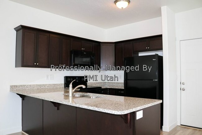 Building Photo - 1087 Emerald Pools Ln