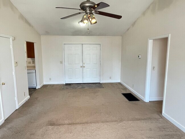 Foto del edificio - Edgehill home available for a 9 month lease!