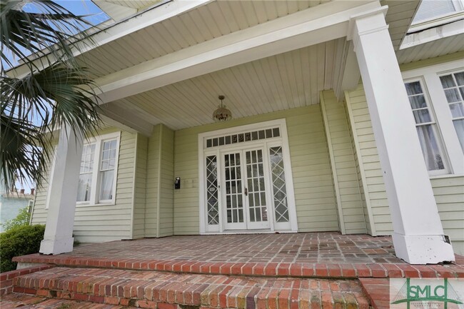 Building Photo - 537 Maupas Ave