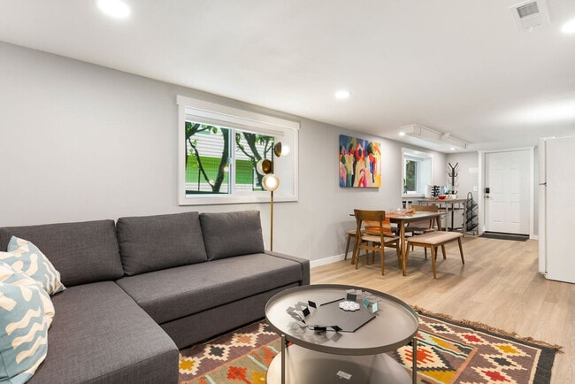 Foto del edificio - 4042 1st Ave NE