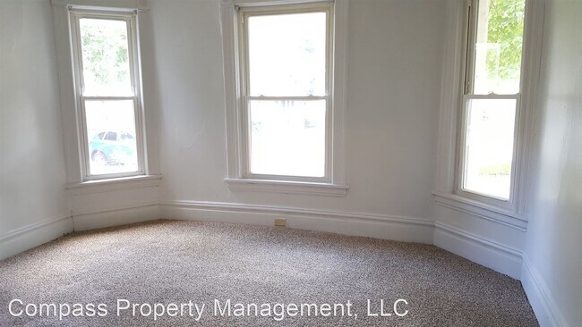 Building Photo - 607 Prospect Ave NE