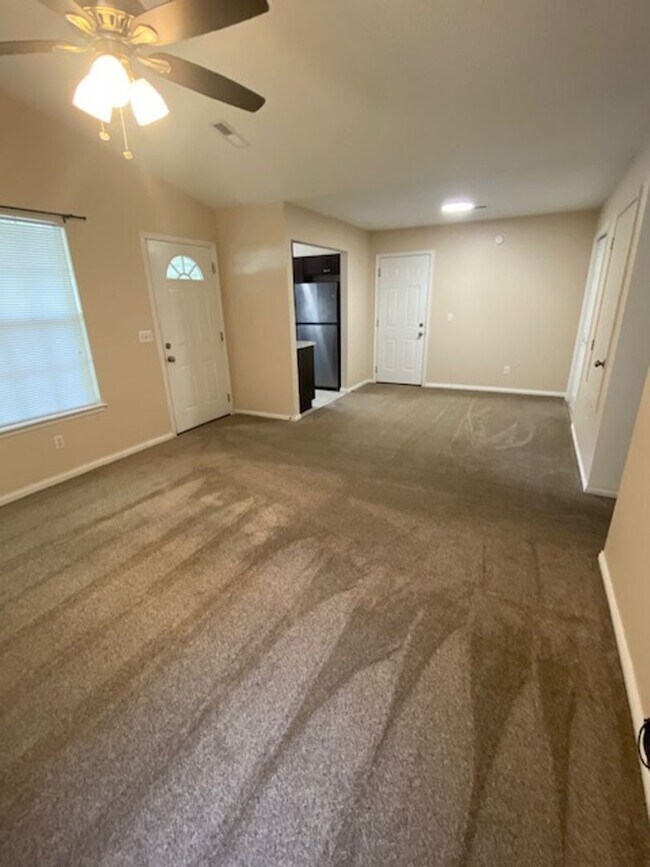 Foto del edificio - Super Cute 3 Bedroom Home Coming Soon!