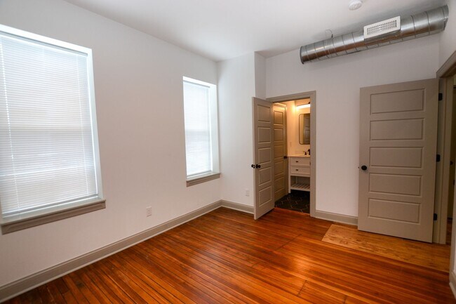Foto del edificio - 3611 Newton Ave