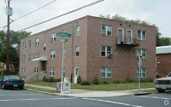 Foto principal - 6300 - 6302 Hasbrook Ave