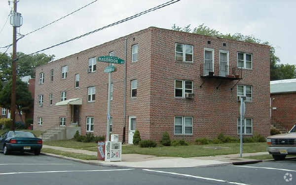 Primary Photo - 6300 - 6302 Hasbrook Ave