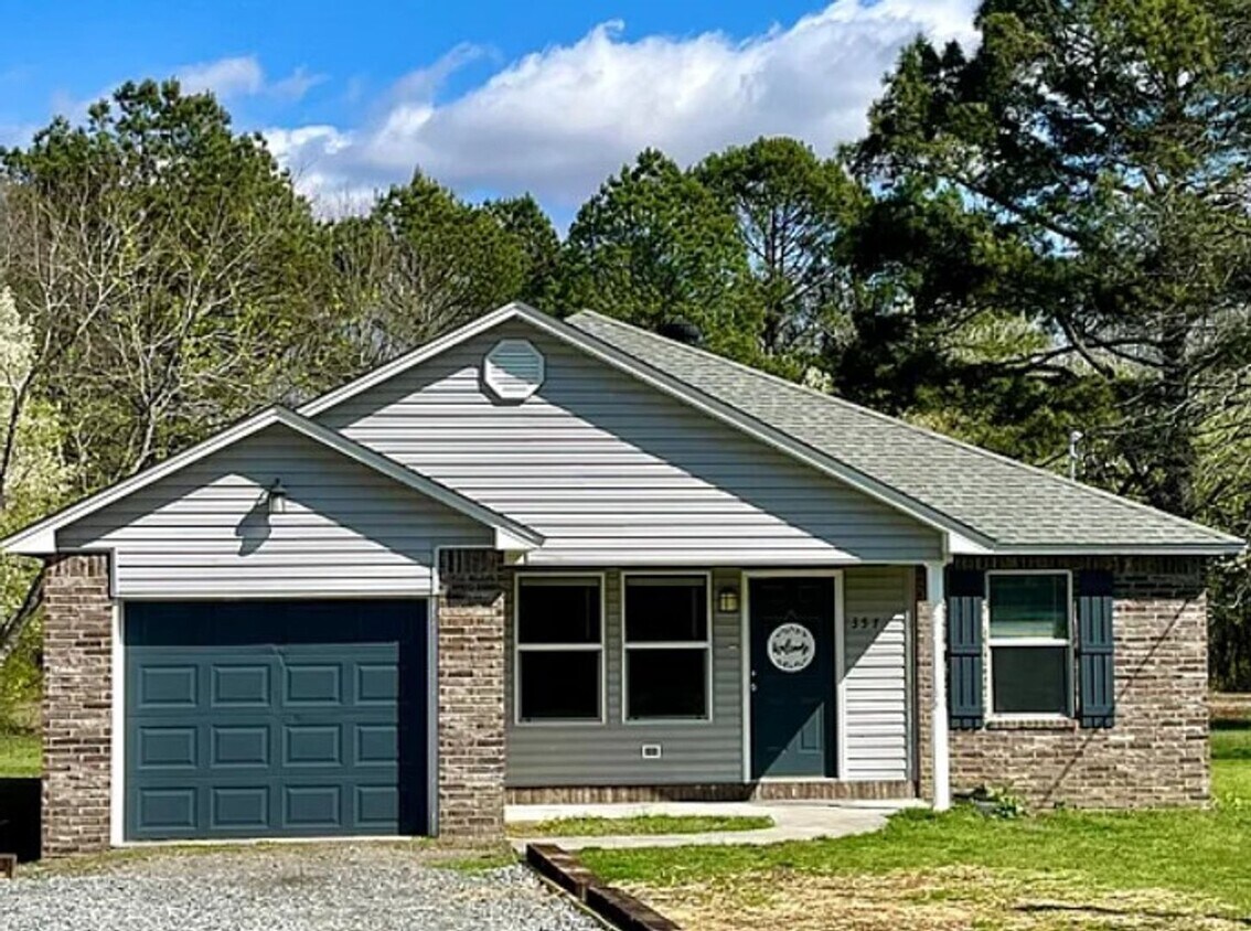 Foto principal - Charming 3-Bedroom Home in Higginson, AR –...
