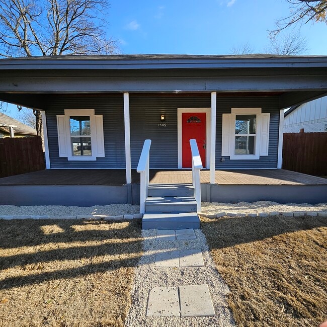 Building Photo - 1509 W Collin St