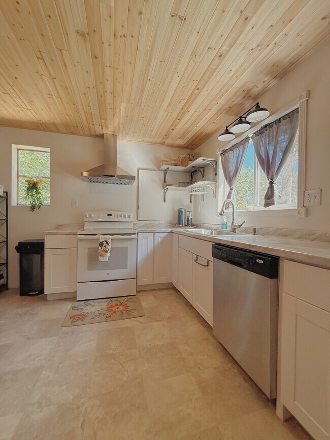 Foto del edificio - Charming one bedroom Sanford home with gar...