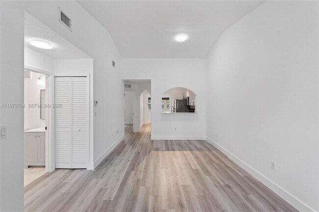 Building Photo - 2930 SE 12th Rd