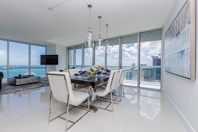 Building Photo - 495 Brickell Ave