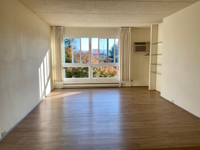 Livingroom - 1700 Civic Center Dr