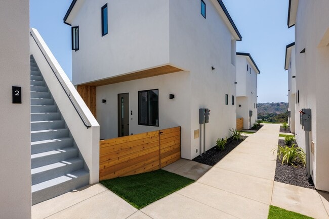 Building Photo - BRAND NEW Top Floor Home Available! 1 Bedroom, In-Home Laundry, Parking, View