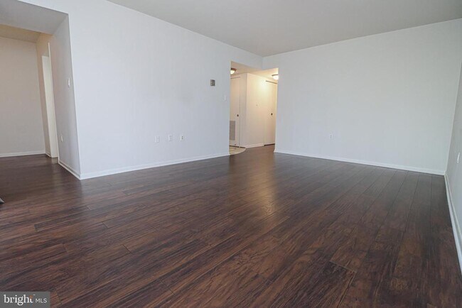 Building Photo - 1558 Northgate Square