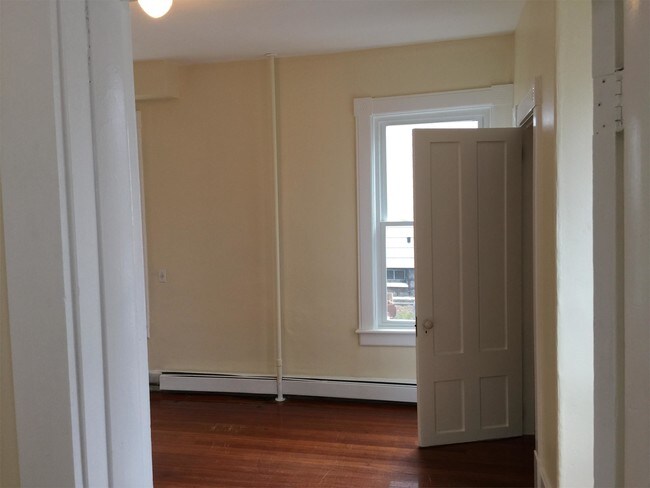 Building Photo - 11 Osgood St