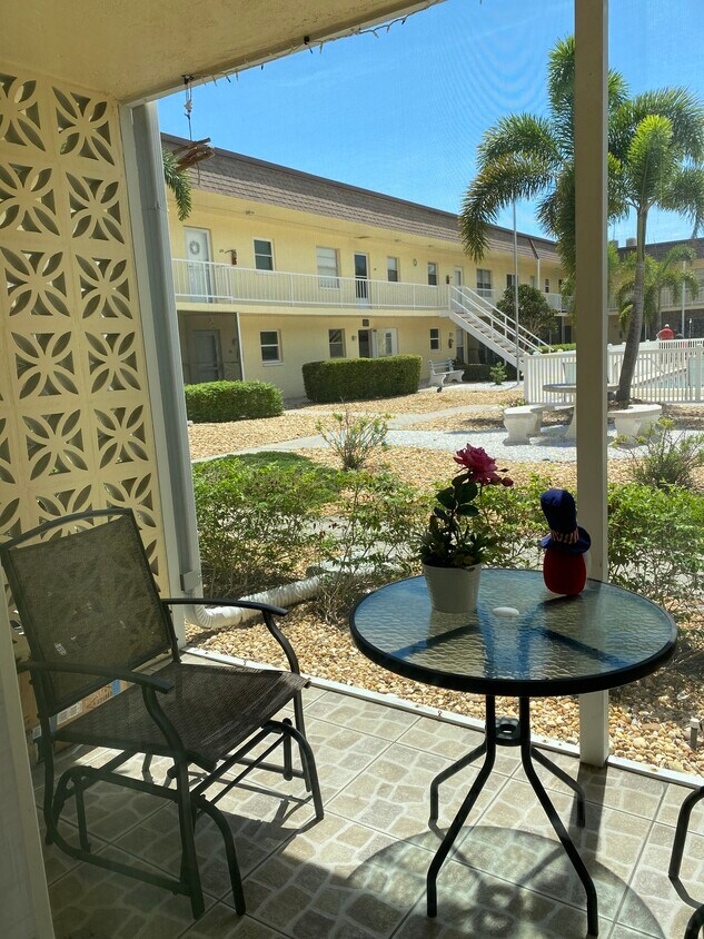 Lanai - 409 Manatee Ct