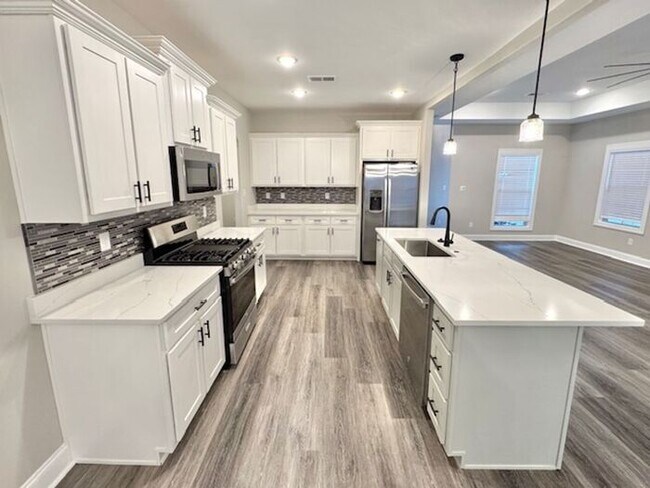 Foto del edificio - Beautiful 4 BR 2.5 bath new construction homes available for rental
