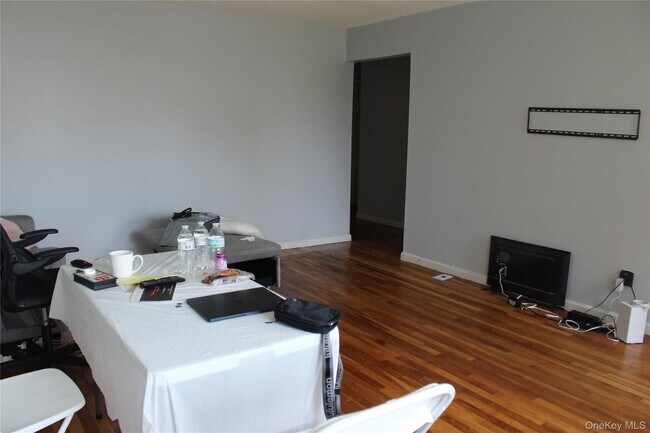 Foto del edificio - 8 Fishkill Glen Dr