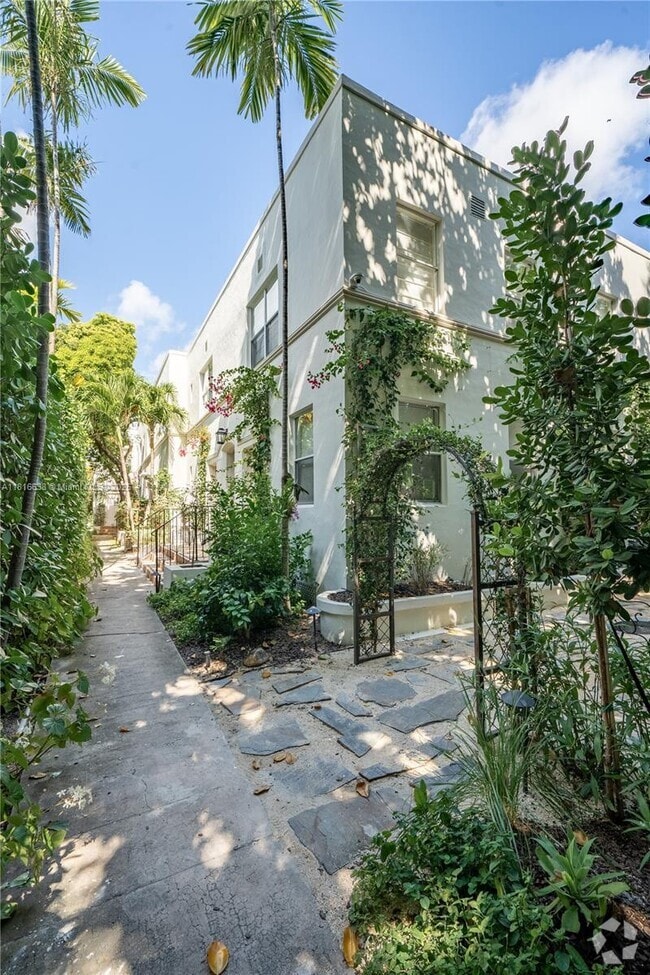 Building Photo - 726 Meridian Ave