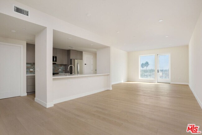 Foto del edificio - 5320 Cartwright Ave