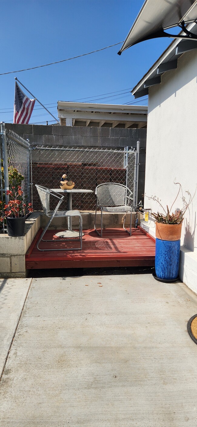 Private patio - 5614 Riverton Ave