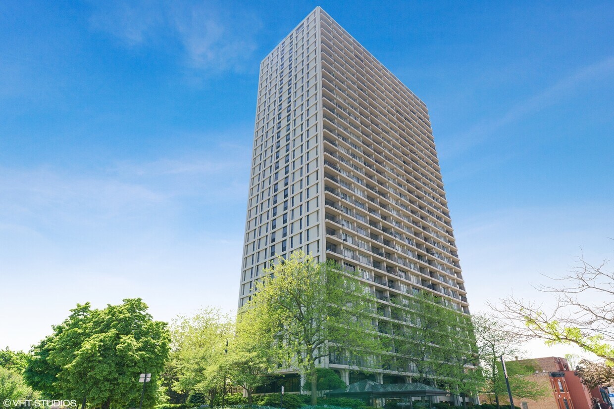 Foto principal - 1960 N Lincoln Park W