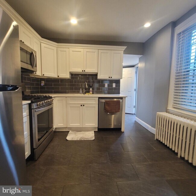 Foto del edificio - 2431 W Jefferson St