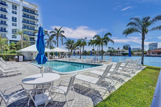 Foto del edificio - 6279 Bay Club Dr