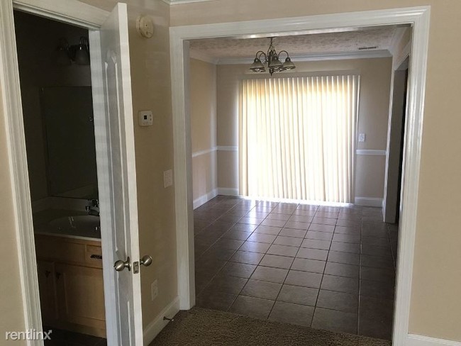 Building Photo - 2 br, 2.5 bath Townhome - 410 Mill Cir,