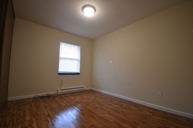 Building Photo - Longton Apartments